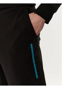 Calvin Klein Spodnie dresowe Color Embossed Logo K10K112688 Czarny Regular Fit. Kolor: czarny. Materiał: bawełna #3