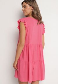 Born2be - Różowa Rozkloszowana Sukienka z Bawełny Ozdobiona Falbankami Natiriane. Okazja: na co dzień. Typ kołnierza: kołnierz z falbankami. Kolor: różowy. Materiał: bawełna. Wzór: aplikacja. Sezon: wiosna, lato. Styl: casual, elegancki #2