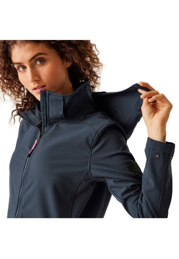 Regatta - Carisbooke damski softshell. Kolor: niebieski. Materiał: softshell. Sport: turystyka piesza