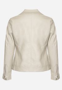 Born2be - Jasnobeżowa Kurtka Ramoneska Bez Kołnierzyka z Suwakami na Rękawach Rilinne. Okazja: na co dzień, na spacer. Typ kołnierza: bez kołnierzyka. Kolekcja: plus size. Kolor: beżowy. Sezon: wiosna. Styl: casual, elegancki #7