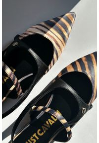 Just Cavalli - JUST CAVALLI Czarne damskie sandały Frina, Rozmiar 38. Kolor: czarny. Obcas: na obcasie. Styl: elegancki. Wysokość obcasa: niski #7