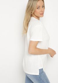 Born2be - Biały T-shirt z Asymetrycznym Tyłem i Ozdobnym Haftem Ninissara. Okazja: na spacer. Kolor: biały. Materiał: jeans. Wzór: haft. Styl: klasyczny, elegancki #5