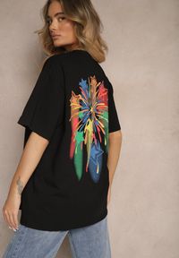 Renee - Czarny T-shirt o Kroju Oversize z Nadrukowanym Napisem Ilorella. Okazja: na co dzień. Kolor: czarny. Materiał: jeans. Wzór: napisy. Styl: casual, elegancki