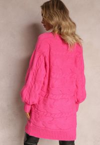 Renee - Fuksjowy Długi Sweter Oversize z Wypukłym Splotem All Over Somet. Kolor: różowy. Długość: długie. Wzór: ze splotem. Styl: elegancki