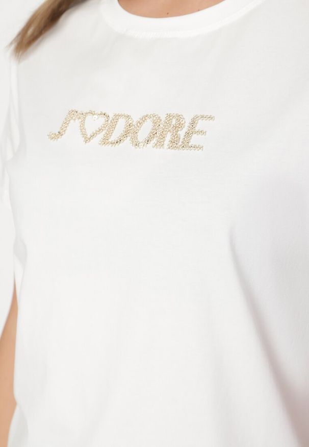 Born2be - Biały Bawełniany T-shirt Ozdobiony Napisem Nalaviraen. Okazja: na co dzień, na randkę, na spacer. Kolor: biały. Materiał: bawełna. Wzór: aplikacja, napisy. Styl: elegancki, casual