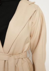 Born2be - Beżowy Płaszcz z Wiązanym Paskiem i Bufiastym Rękawem Imgrucu. Typ kołnierza: kołnierzyk stójkowy. Kolor: beżowy. Materiał: tkanina, jeans. Długość: długie. Sezon: wiosna, jesień #4