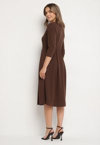 Born2be - Brązowa Rozkloszowana Sukienka z Rękawem 3/4 Nomiel. Okazja: na co dzień. Typ kołnierza: dekolt w kształcie V. Kolor: brązowy. Typ sukienki: rozkloszowane. Styl: klasyczny, casual, elegancki #6