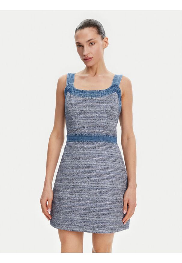 Guess Sukienka codzienna W5GK77 WH610 Niebieski Slim Fit. Okazja: na co dzień. Kolor: niebieski. Materiał: syntetyk, bawełna. Typ sukienki: proste. Styl: casual