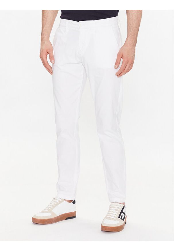 Guess Spodnie materiałowe Myron M3GB26 WFBW3 Biały Slim Fit. Kolor: biały. Materiał: bawełna