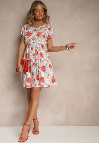 Renee - Czerwona Rozkloszowana Sukienka z Bawełną w Kwiaty Talisenia. Okazja: na co dzień. Kolor: czerwony. Materiał: bawełna. Wzór: kwiaty. Sezon: lato, wiosna. Styl: elegancki, casual #3