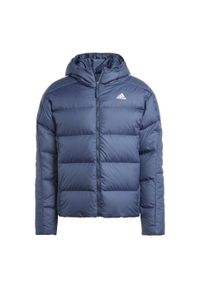 Adidas - Kurtka puchowa Essentials Midweight Hooded. Kolor: niebieski. Materiał: puch, materiał. Sport: turystyka piesza