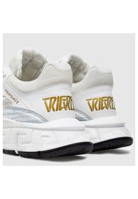 VERSACE Białe sneakersy damskie Trigreca. Kolor: biały. Materiał: materiał #4
