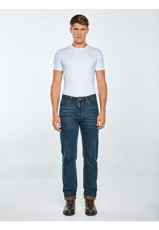 Big-Star - Jeansy męskie z prostą nogawką granatowe Toros 764. Okazja: na co dzień. Stan: podwyższony. Kolor: niebieski. Sezon: jesień, zima. Styl: klasyczny, casual