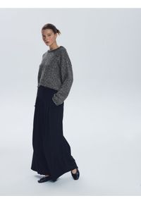 Reserved - Sweter z wiązaniem na plecach - ciemnoszary. Kolor: szary. Materiał: dzianina