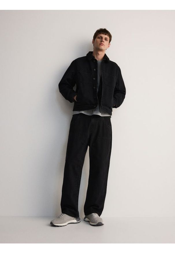 Reserved - Jeansy straight z przeszyciami - czarny. Kolor: czarny