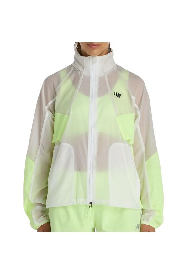 Kurtka damska New Balance WJ61J326AFG - biała. Kolor: biały. Materiał: materiał, nylon. Styl: sportowy