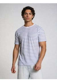 Sinsay - Bawełniana koszulka w paski - niebieski. Kolor: niebieski. Materiał: bawełna. Wzór: paski