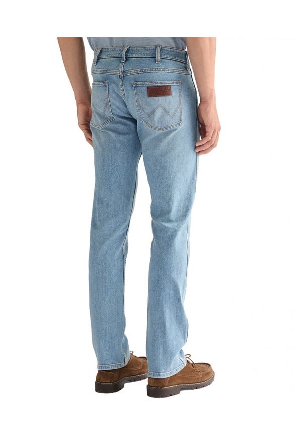 Wrangler - MĘSKIE SPODNIE WRANGLER GREENSBORO AIRY BLUE 112378458