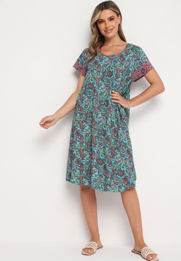 Born2be - Zielona Wiskozowa Sukienka Rozkloszowana we Wzór Paisley Mastis. Kolor: zielony. Materiał: wiskoza. Wzór: paisley