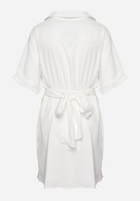 Born2be - Biała Sukienka Menelous. Kolor: biały. Typ sukienki: kopertowe, koszulowe. Styl: elegancki. Długość: mini #4