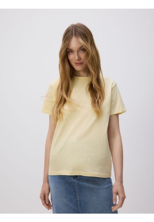 Reserved - Bawełniany t-shirt regular - jasnożółty. Kolor: żółty. Materiał: bawełna