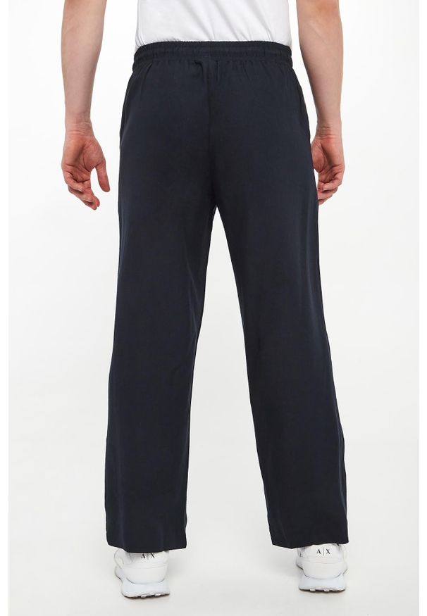 Emporio Armani Swimwear - Spodnie męskie z lnem EMPORIO ARMANI SWIMWEAR. Materiał: len