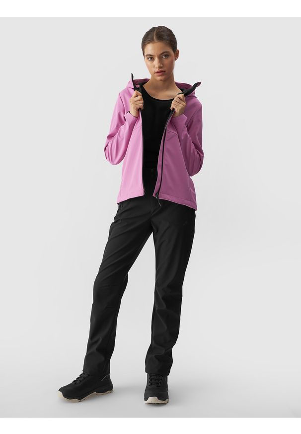 4f - 4F Spodnie trekkingowe softshellowe membrana 5000 damskie - czarne L. Kolor: czarny. Materiał: dzianina, softshell, materiał, tkanina, hardshell. Sport: turystyka piesza, outdoor, wspinaczka