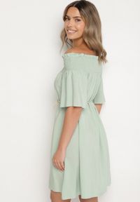 Born2be - Zielona Sukienka z Wiskozą Bawełną Hiszpańskim Dekoltem i Sznurkiem Lilarenne. Okazja: na co dzień. Kolor: zielony. Materiał: bawełna, wiskoza. Sezon: lato. Styl: casual, elegancki #6