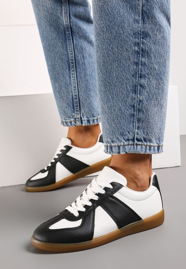 Born2be - Czarno-Białe Sneakersy w Stylu Klasycznych Tenisówek Filtris. Zapięcie: sznurówki. Kolor: biały. Materiał: materiał. Obcas: na płaskiej podeszwie