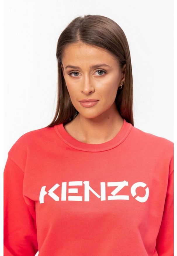 Kenzo - KENZO Koralowa bluza damska z białym logo. Kolor: czerwony. Materiał: bawełna, prążkowany. Wzór: nadruk