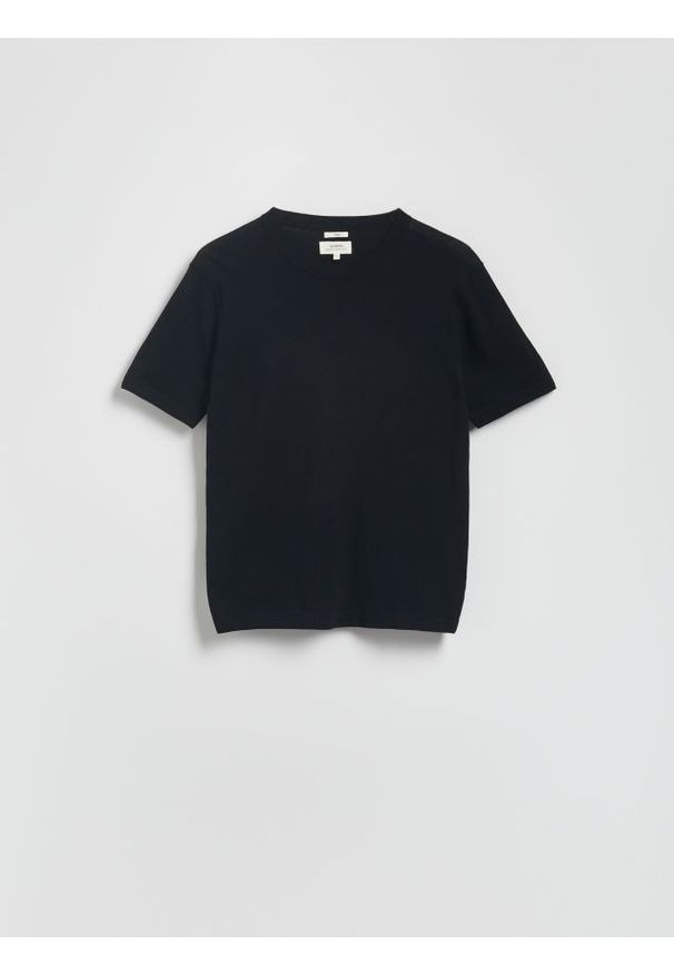 Reserved - T-shirt regular z domieszką jedwabiu - czarny. Kolor: czarny. Materiał: jedwab