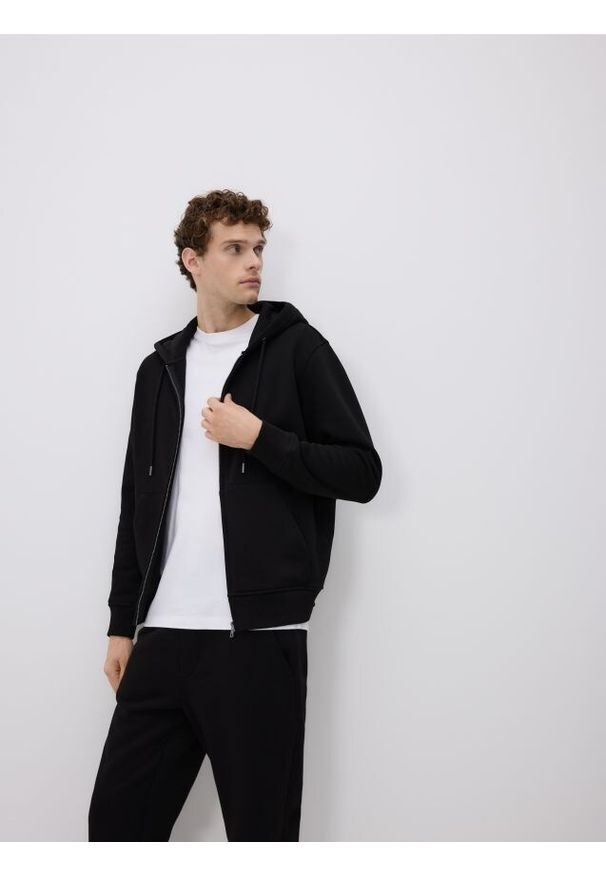 Reserved - Bluza z kapturem - czarny. Kolor: czarny. Materiał: dzianina, bawełna