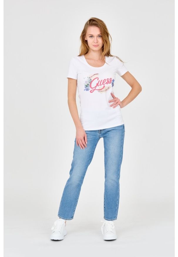 Guess - GUESS Damski biały t-shirt ze zdobionym logo, Rozmiar S. Kolor: biały. Materiał: bawełna. Wzór: aplikacja