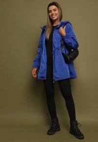 Born2be - Niebieska Kurtka Parka Ściągana w Pasie Troczkami Nevishia. Kolor: niebieski. Materiał: jeans. Styl: elegancki #8