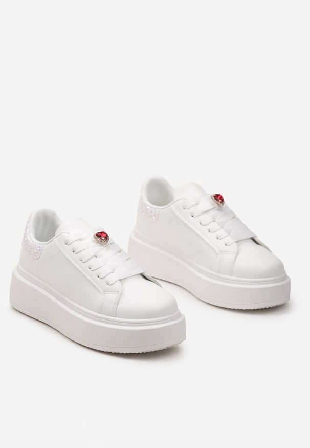 Renee - Białe Sneakersy z Brokatową Wstawką i Cyrkonią przy Sznurówkach Wineta. Kolor: biały