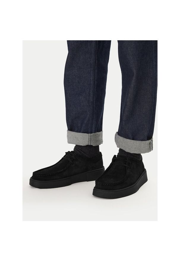Półbuty Clarks. Kolor: czarny