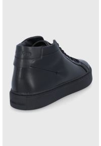 Calvin Klein Buty skórzane kolor czarny. Nosek buta: okrągły. Zapięcie: sznurówki. Kolor: czarny. Materiał: guma. Szerokość cholewki: normalna. Obcas: na obcasie. Wysokość obcasa: niski #3