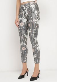 Born2be - Szare Spodnie Skinny z Ozdobnym Kwiatowym Wzorem Lakardi. Okazja: na co dzień. Kolor: szary. Materiał: bawełna. Wzór: kwiaty. Styl: casual, elegancki #6