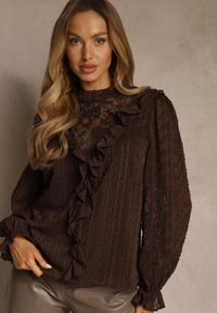 Renee - Brązowa Bluzka z Koronką i Falbankami Zdobiona Metalicznymi Przeszyciami Aliafera. Typ kołnierza: kołnierz z falbankami. Kolor: brązowy. Materiał: koronka. Wzór: koronka, aplikacja #5