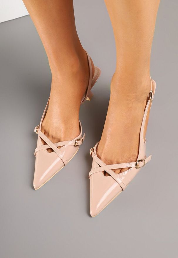 Renee - Ciemnobeżowe Sandały Slingback na Kaczuszce ze Szpiczastym Noskiem ze Sprzączkami Deyline. Okazja: na co dzień. Nosek buta: szpiczasty. Zapięcie: sprzączka. Kolor: beżowy. Materiał: jeans. Obcas: na szpilce. Styl: elegancki, casual. Wysokość obcasa: średni