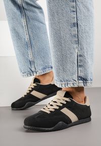 Born2be - Czarno-Beżowe Sneakersy z Ozdobnym Paskiem Naliovela. Okazja: na co dzień. Zapięcie: pasek. Kolor: czarny. Materiał: jeans