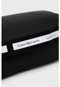 Calvin Klein Jeans kosmetyczka kolor czarny. Kolor: czarny