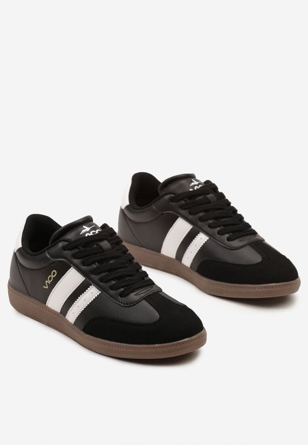 Born2be - Czarne Płaskie Klasyczne Buty Sportowe Sneakersy ze Sznurowaniem z Ozdobnym Noskiem i Paskami Timaela. Okazja: na co dzień. Nosek buta: okrągły. Zapięcie: pasek. Kolor: czarny. Materiał: jeans, materiał. Wzór: aplikacja. Obcas: na obcasie. Wysokość obcasa: niski