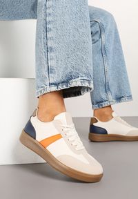 Renee - Beżowo-Granatowe Sneakersy Tenisówki z Geometrycznym Wzorem Hanivra. Okazja: na co dzień. Kolor: beżowy. Materiał: jeans. Wzór: geometria. Obcas: na płaskiej podeszwie