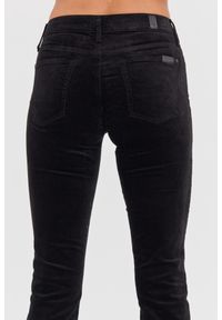 7 FOR ALL MANKIND Czarne spodnie welurowe Bootcut Velvet. Kolor: czarny. Materiał: welur