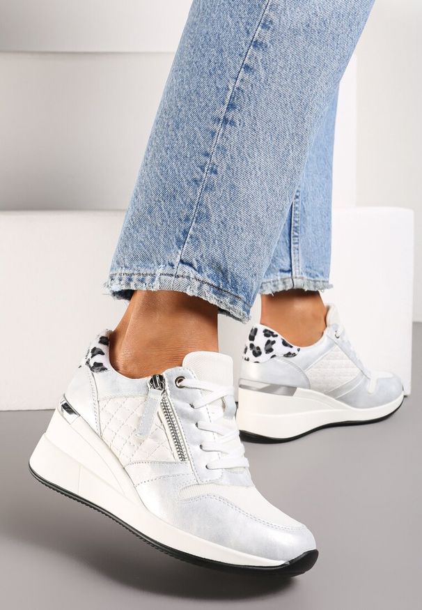 Born2be - Srebrne Sneakersy Parthadia. Okazja: na co dzień. Zapięcie: sznurówki. Kolor: biały. Obcas: na koturnie