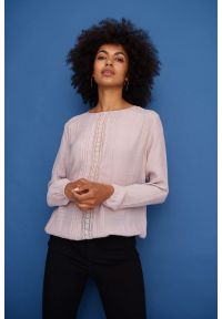 Greenpoint - Elegancka bluzka z ozdobnym koronkowym panelem i pliskami. Materiał: koronka. Styl: elegancki