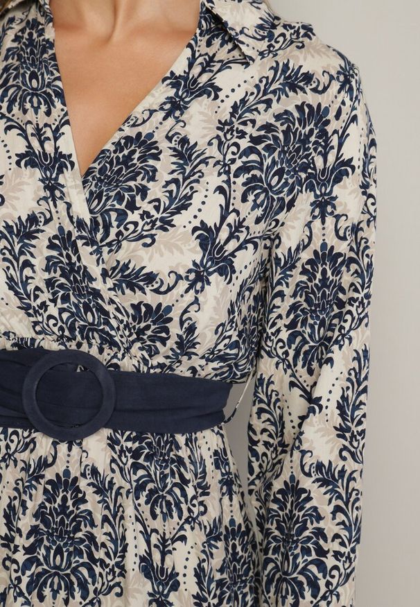 Born2be - Granatowo-Beżowa Wiskozowa Kopertowa Sukienka w Stylu Boho z Materiałowym Paskiem z Klamrą Rinovia. Okazja: na co dzień. Kolor: niebieski. Materiał: wiskoza, materiał. Wzór: aplikacja. Typ sukienki: kopertowe. Styl: boho