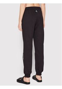 Calvin Klein Jeans Spodnie dresowe J20J218703 Czarny Regular Fit. Kolor: czarny. Materiał: bawełna
