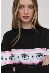 Chiara Ferragni bluza bawełniana Maxilogomania damska kolor czarny z nadrukiem. Kolor: czarny. Materiał: bawełna. Długość rękawa: długi rękaw. Długość: długie. Wzór: nadruk #3